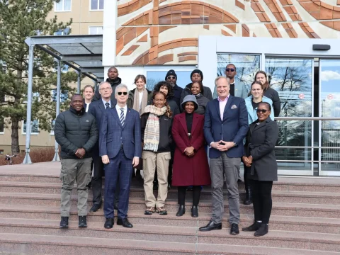 Namibische_Delegation_Gruppenfoto_20250317_02-scaled Eine Delegation v. Vertretern des namibischen Bergbau- und Energieministeriums sowie des Min. für Umwelt, Forsten und Tourismus besuchte die LMBV